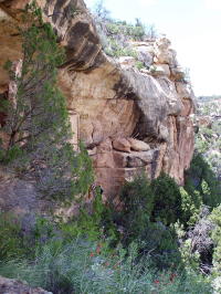 Climbing to Balcony House